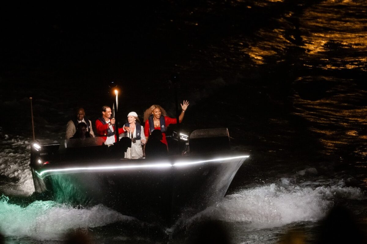 Imagine Stire Nadia Comăneci, apariţie de milioane la Jocurile olimpice! Şi Rafael Nadal s-a uitat lung la ea | 2review.ro