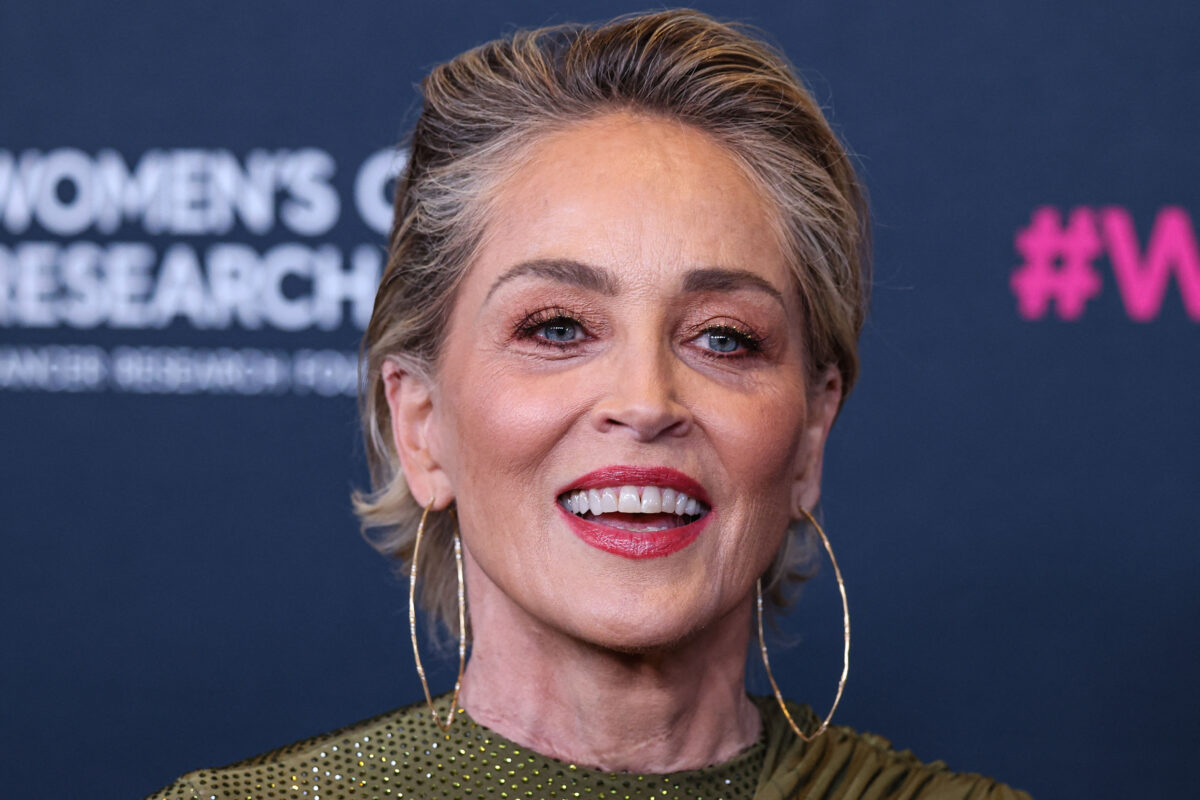 Sharon Stone a recreat controversata scenă din Basic Instinct! La 66 de ani, actrița și-a pus fanii pe jar: ”Te adorăm!”