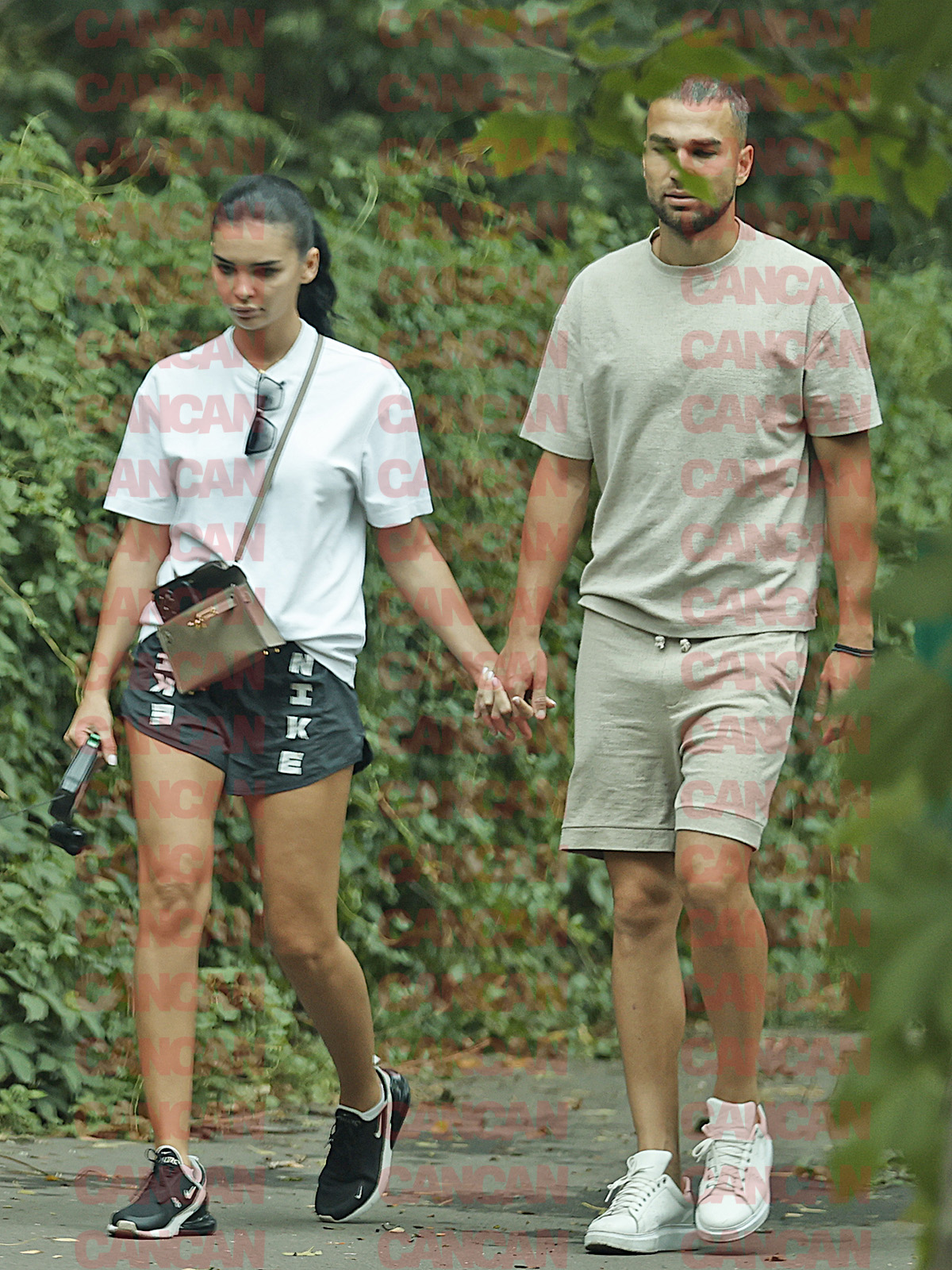 Alex Iordănescu și-a scos iubita la plimbare să-și aline supărarea 