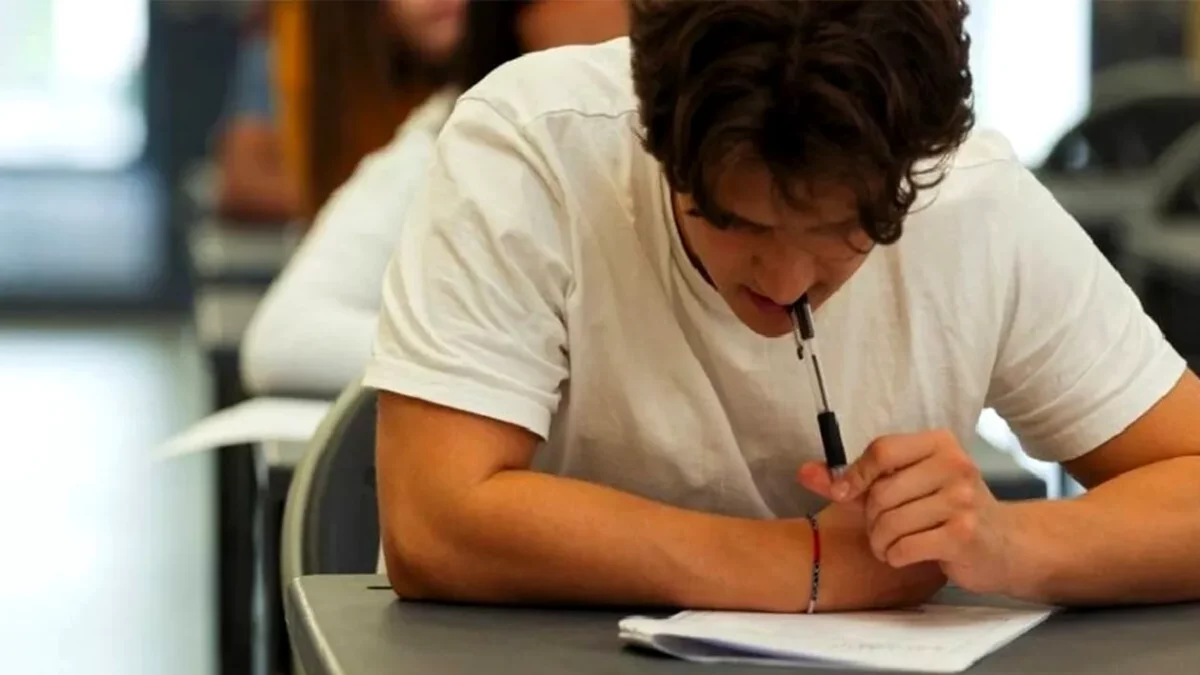 Imagine Stire BAC toamnă 2024. Subiectele de azi, scurse pe internet + o capcană pentru elevi | 2review.ro