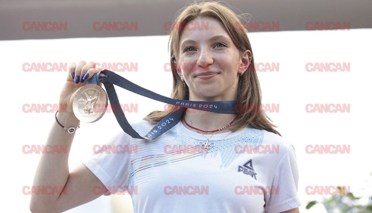 Imagine Stire Cum a apărut Ana Maria Bărbosu să își ridice medalia controversată. Dovadă că este bună și modestă din cale afară | 2review.ro