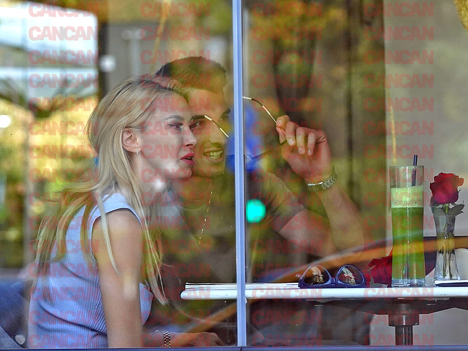 Tenismenul a stat doar 10 minute la masă cu iubita lui și amica ei