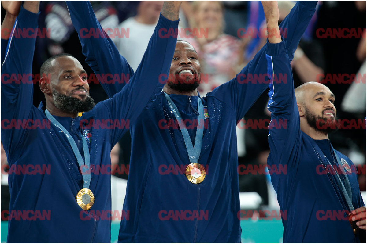 Imagine Stire SUA, campioană olimpică la baschet a 5-a oară consecutiv! Vedetele s-au înghesuit să prindă un loc în tribune la marele meci FOTO | 2review.ro