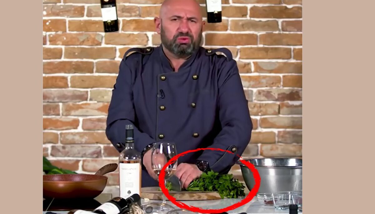 Imagine Stire Ai procedat complet greșit până acum! Care parte se folosește din pătrunjel, de fapt, potrivit faimosului chef Cătălin Scărlătescu de la Pro TV | 2review.ro