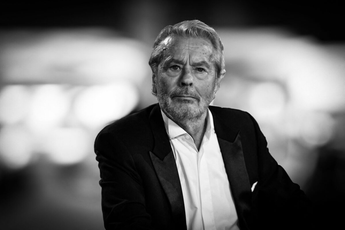 Cine a fost marea dragoste a lui Alain Delon, de fapt. Legendarul actor a păstrat în portofel fotografia ei