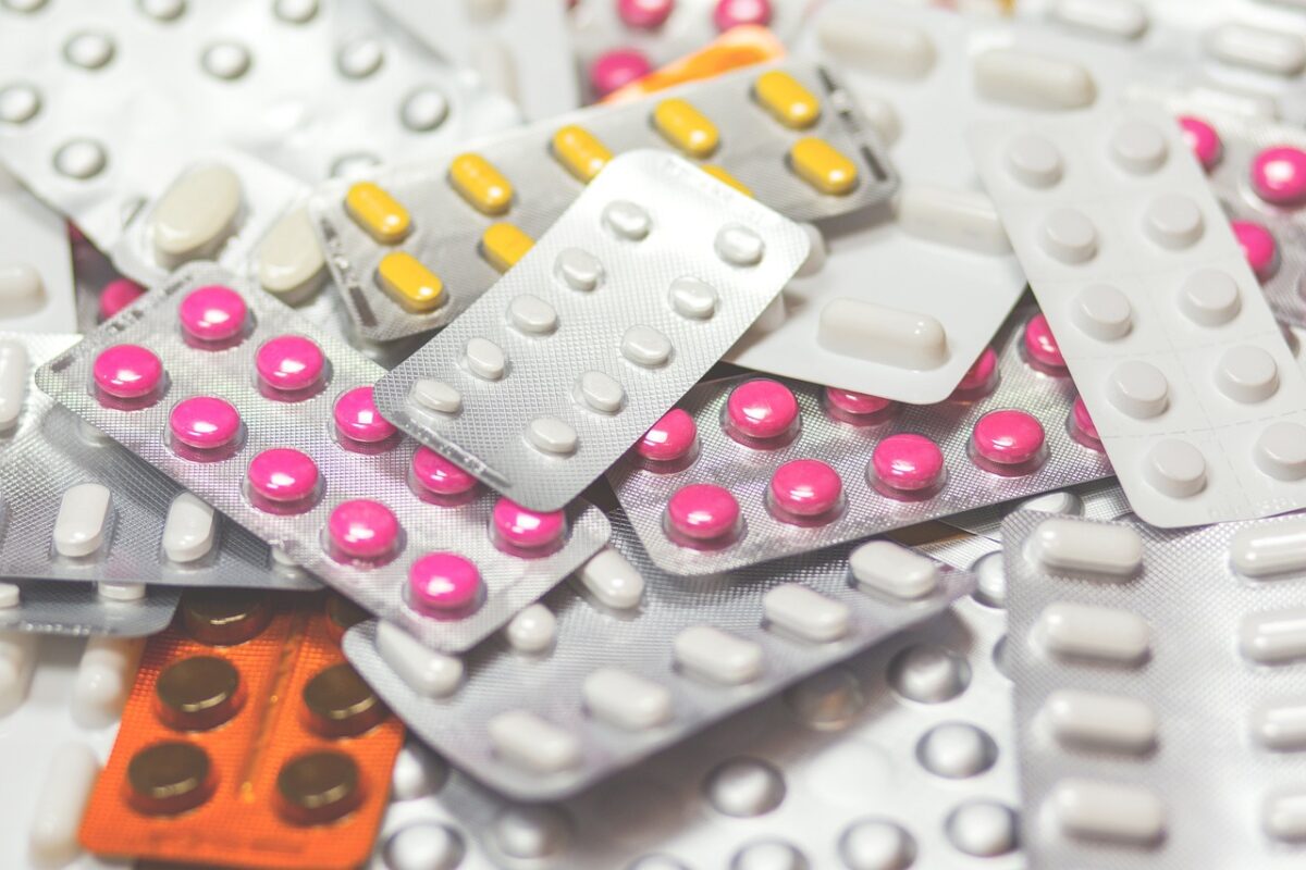 ATENȚIE, înșelătorie cu medicamente! Escrocii promit vindecarea cancerului. Pericolul la care ne expunem, de fapt