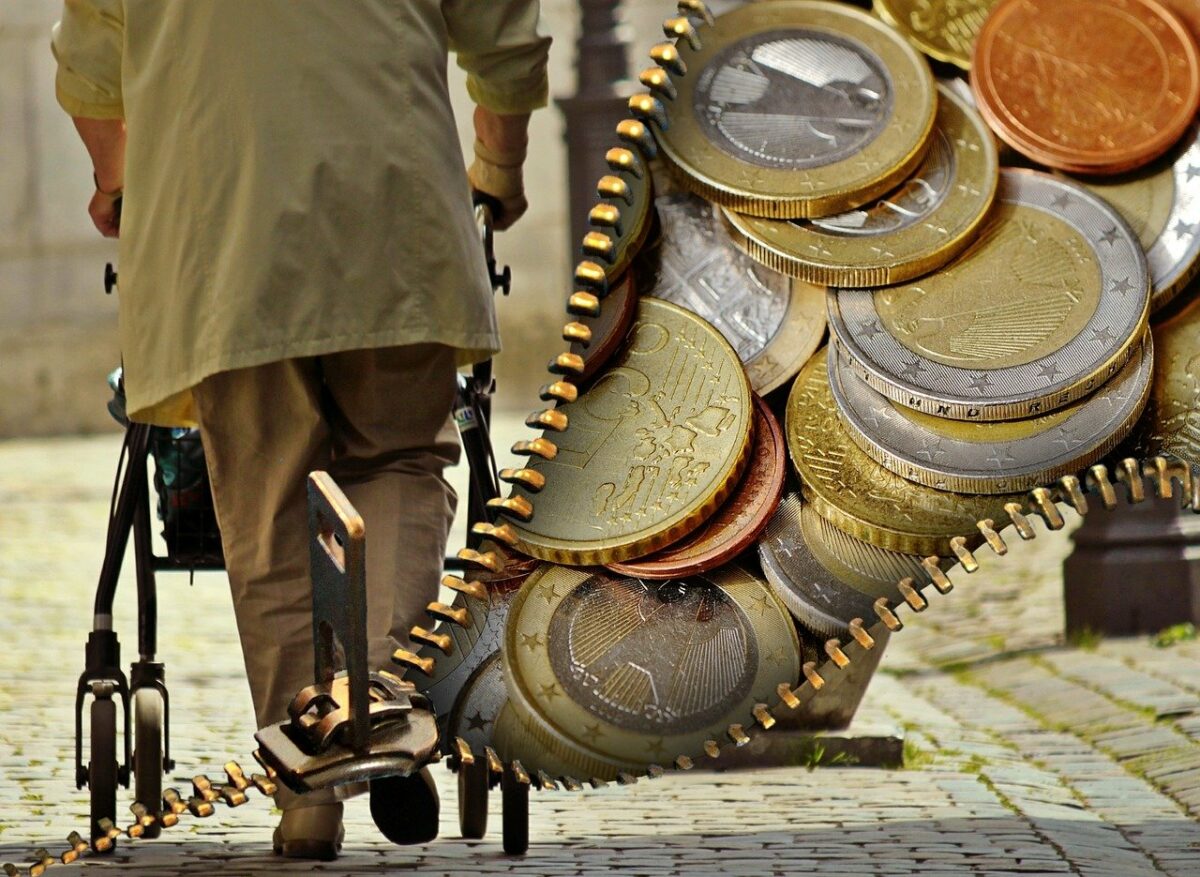 Surpriză uriaşă pentru pensionarii cu venituri sub 3000 de lei. Ce se întâmplă cu pensiile lor, de la 1 octombrie 2024