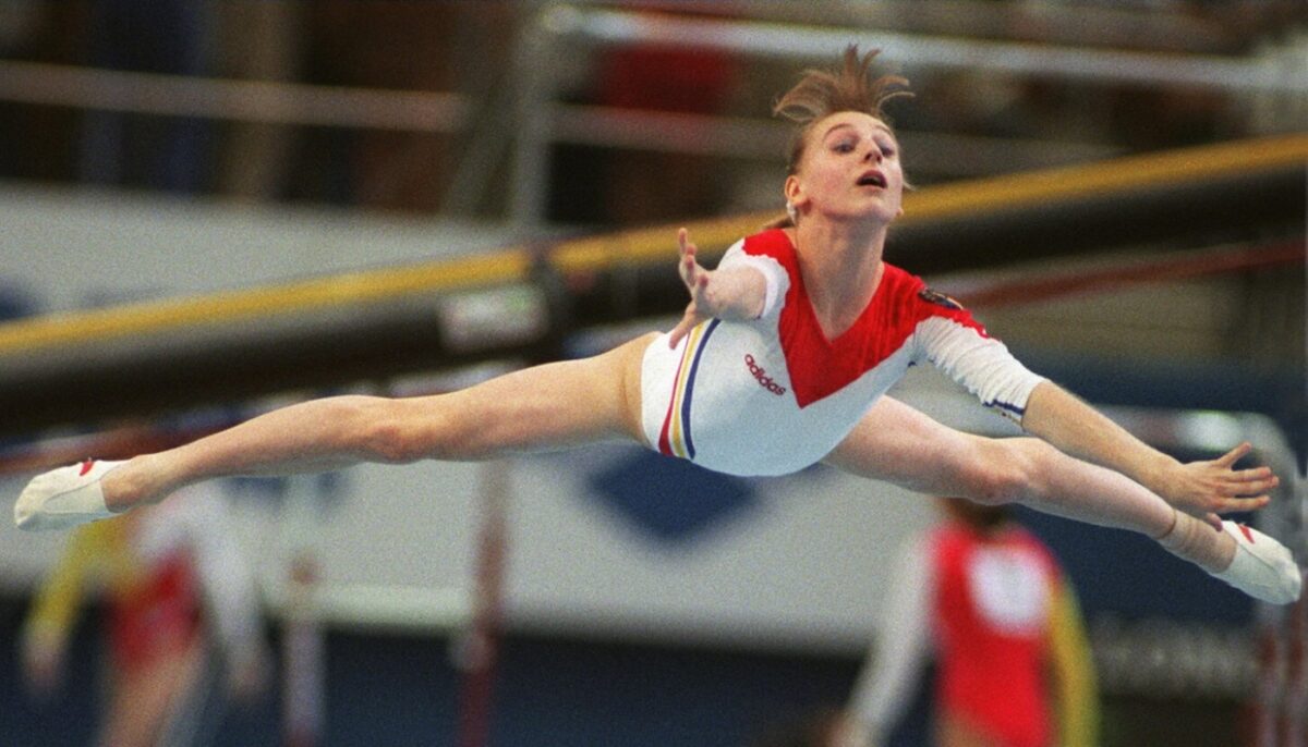 Imagine Stire Îți mai aduci aminte de Simona Amânar, gimnasta care făcea furori în anii ’90? Abia o recunoști acum | 2review.ro