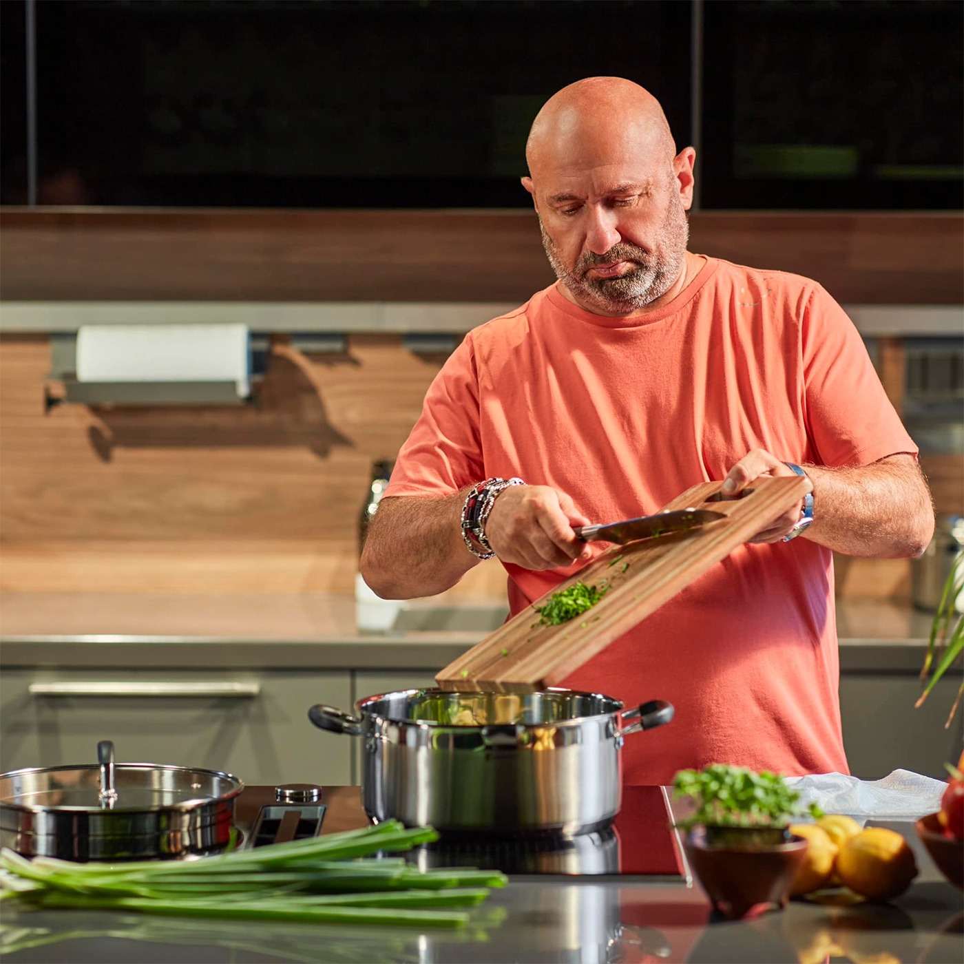 Câți bani are Cătălin Scărlătescu