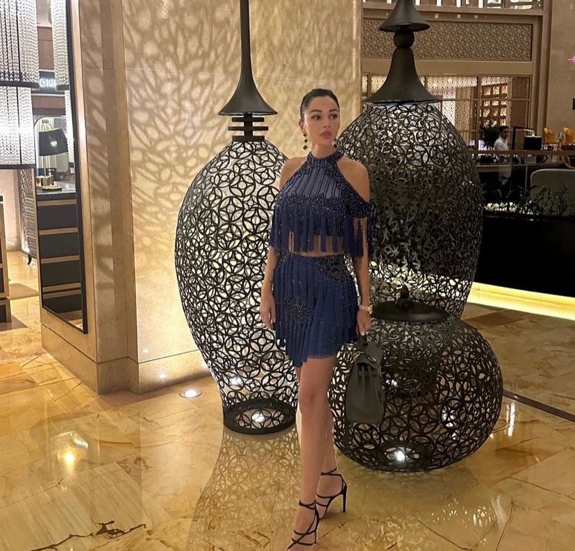 Brigitte Pastramă face ciocolată Dubai de Revelion. (sursă - instagram.com/brigitte_pastrama)