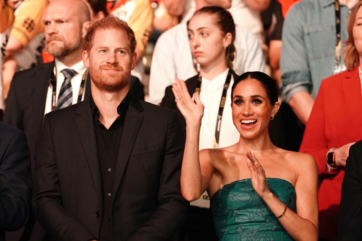 Imagine Stire Meghan Markle și prințul Harry, acuzați de furt?! Câte milioane de dolari nu a declarat Fundația Archewell | 2review.ro