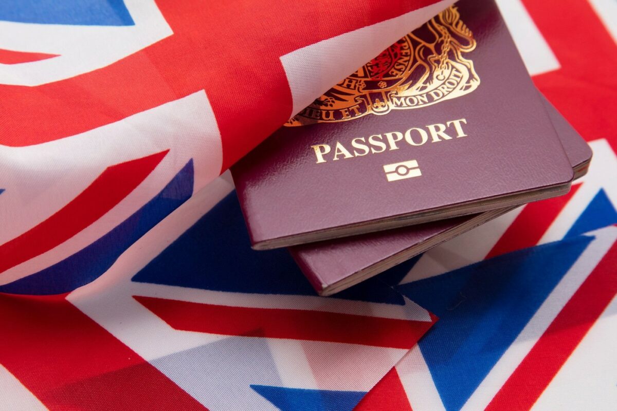 Imagine Stire Taxă nouă pentru românii care vor să vizite Marea Britanie. Se aplică de la 2 aprilie 2025 | 2review.ro