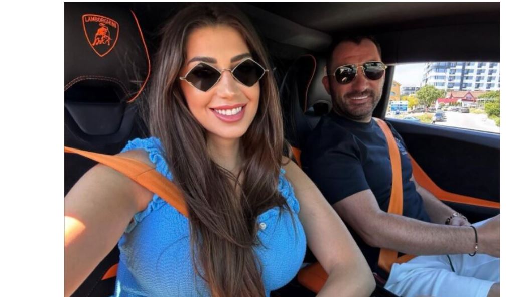 Imagine Stire Pescobar, ”părăsit” din nou de mâna lui dreaptă! După Larisa Popa, Lavinia Stoica și-a făcut bagajul și a plecat | 2review.ro