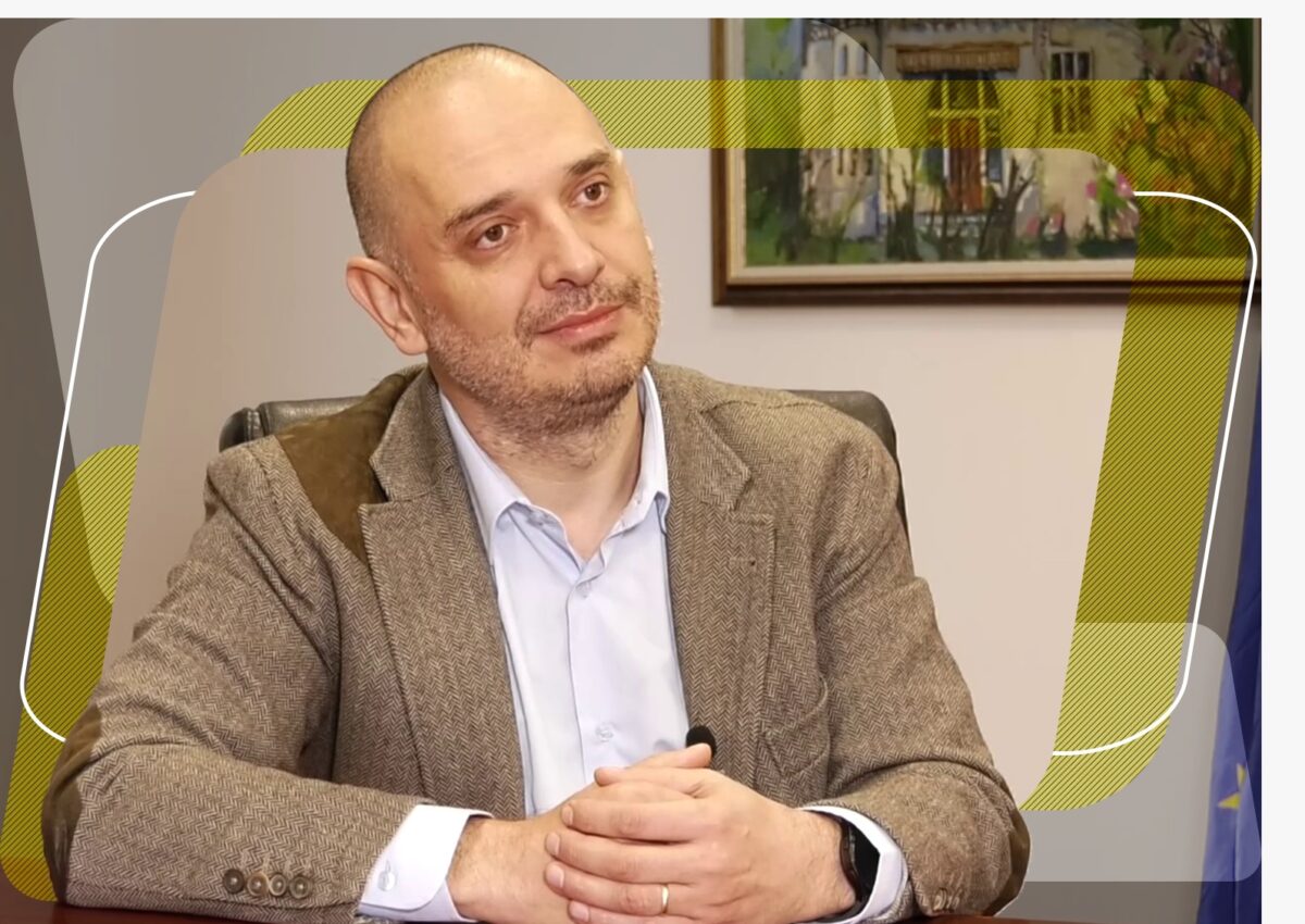 Imagine Stire Radu Mihaiu, despre viața de primar dincolo de birou: ”Eu duc gunoiul, spăl vasele. Facturile le plătește banca” | 2review.ro