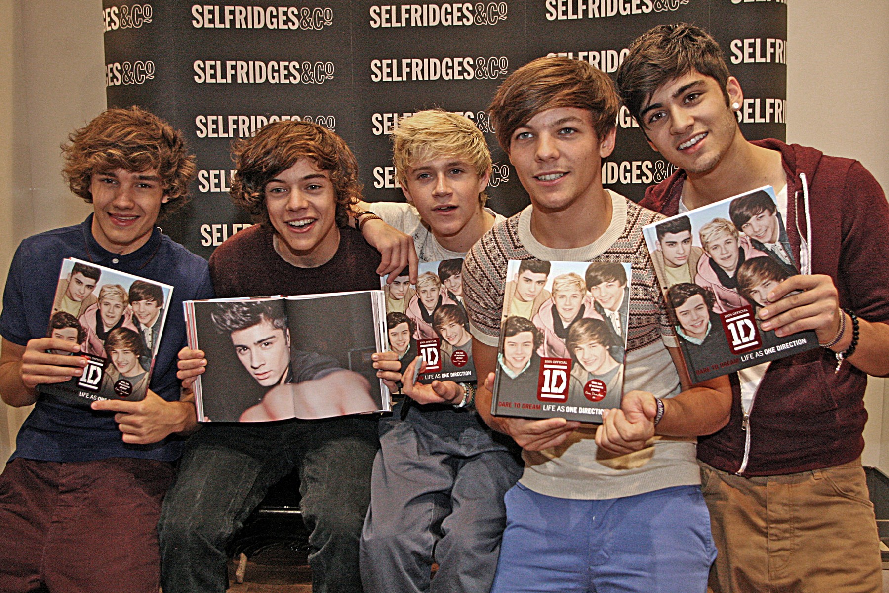 Omagiul trupei One Direction după moartea lui Liam Payne. Mesajele au ...