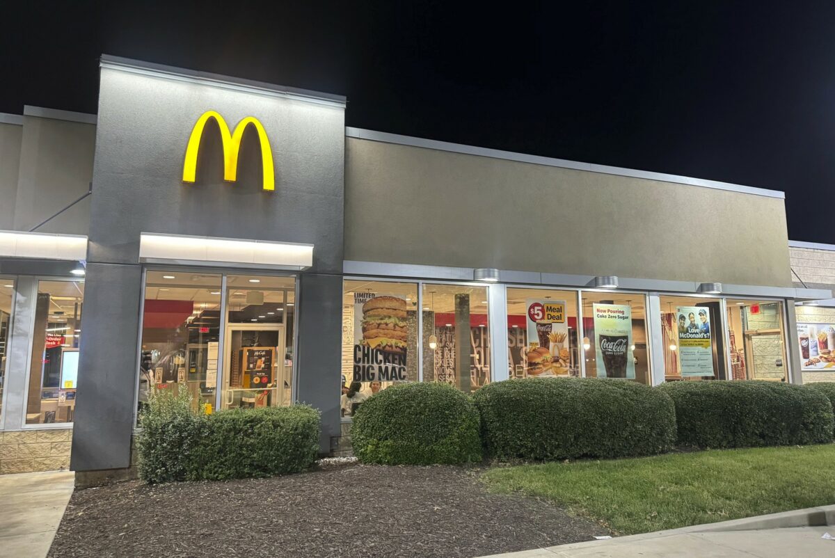 Imagine Stire Fostul antrenor de fotbal care s-a angajat manager la McDonald’s: „Principiul de bază este același” | 2review.ro