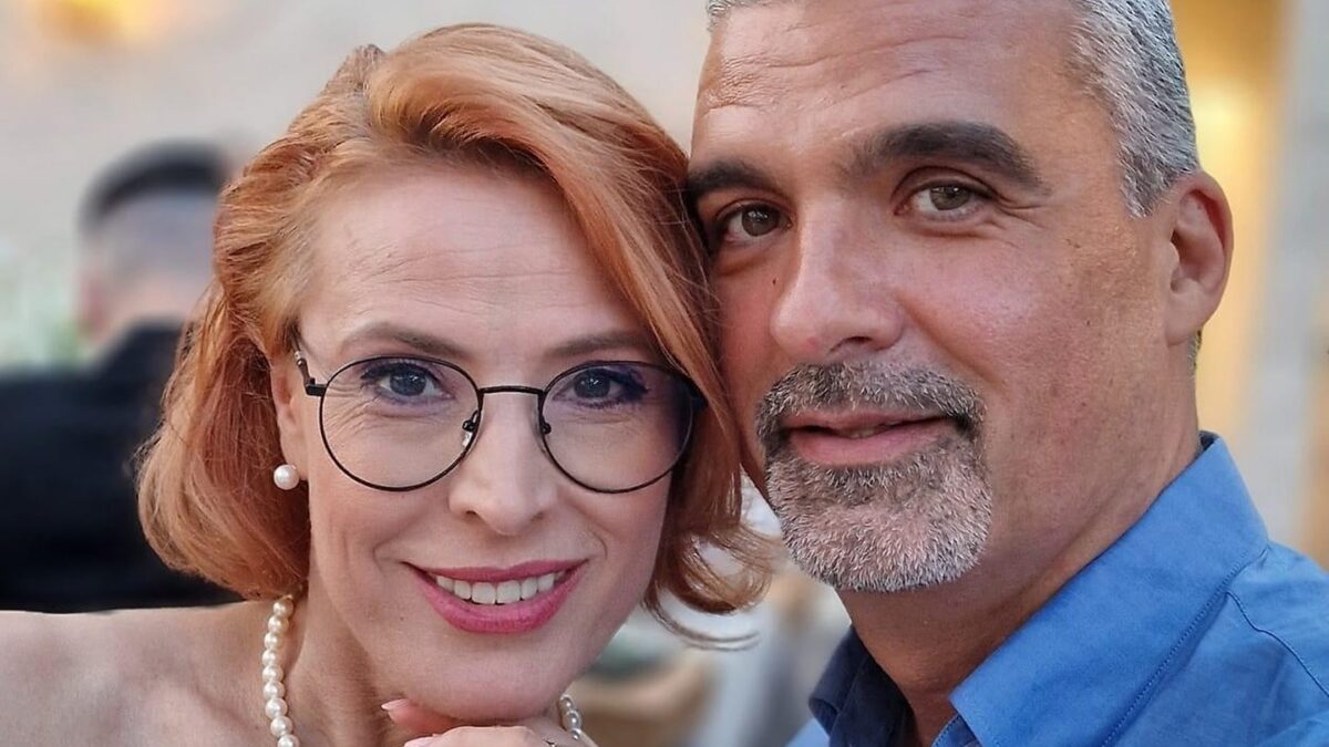 Imagine Stire Ținuta aleasă de Monica Davidescu la nunta Andreei Bălan cu Victor Cornea. Nașa de suflet a artistei a atras toate privirile! | 2review.ro