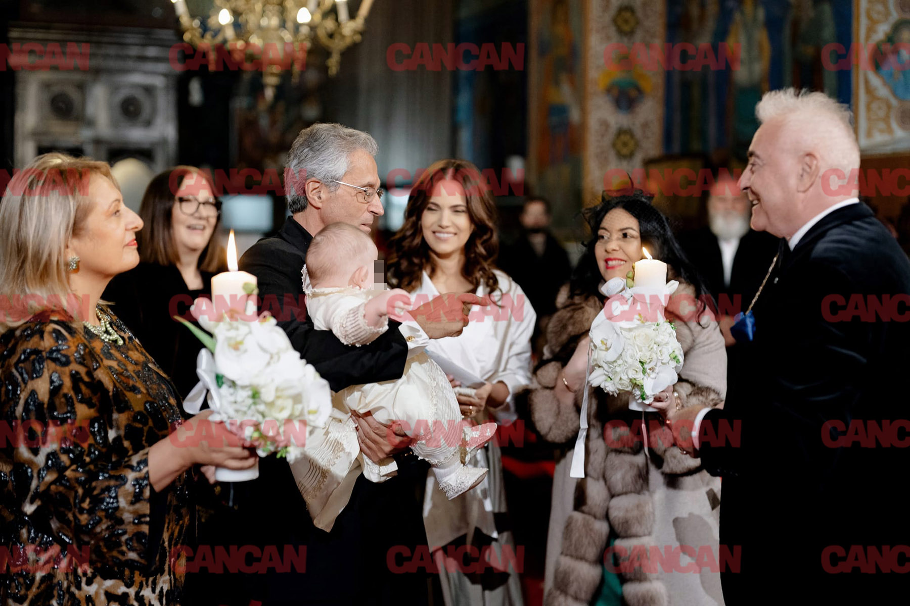 Alexandra Coman(foto centru), alături de nașii Ion Jinga și Daniela, alături de nașii Gheorghe Dinu și fiica sa.