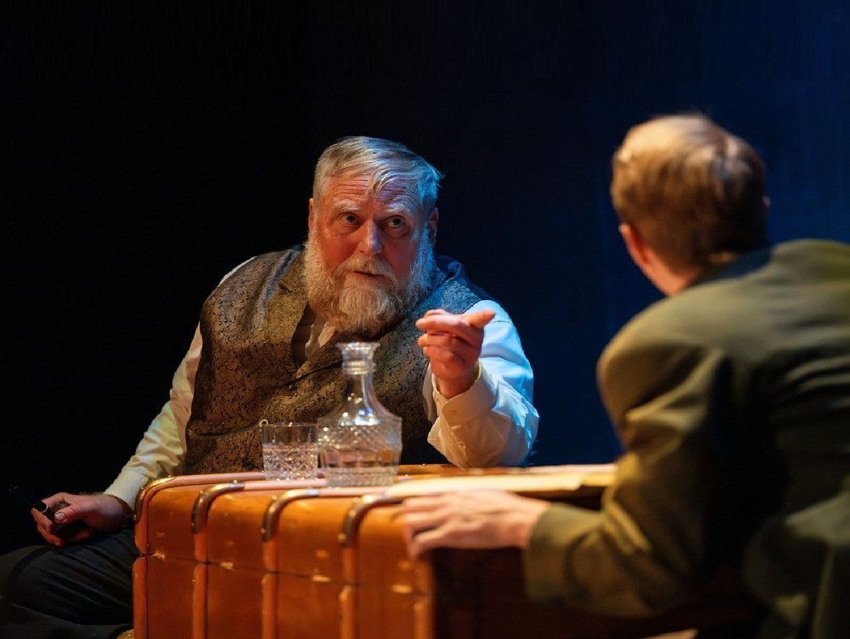 Imagine Stire Doliu în lumea artistică! Un cunoscut actor a murit pe scenă, în timpul unei piese de teatru | 2review.ro