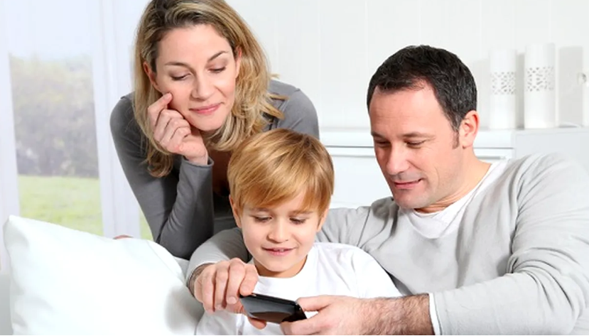 Vești bune pentru toți părinții din România! Ce sprijin promite Guvernul pentru familii până în 2030