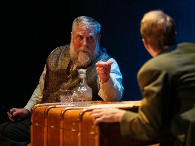 Imagine Stire Doliu în lumea artistică! Un cunoscut actor a murit pe scenă, în timpul unei piese de teatru | 2review.ro