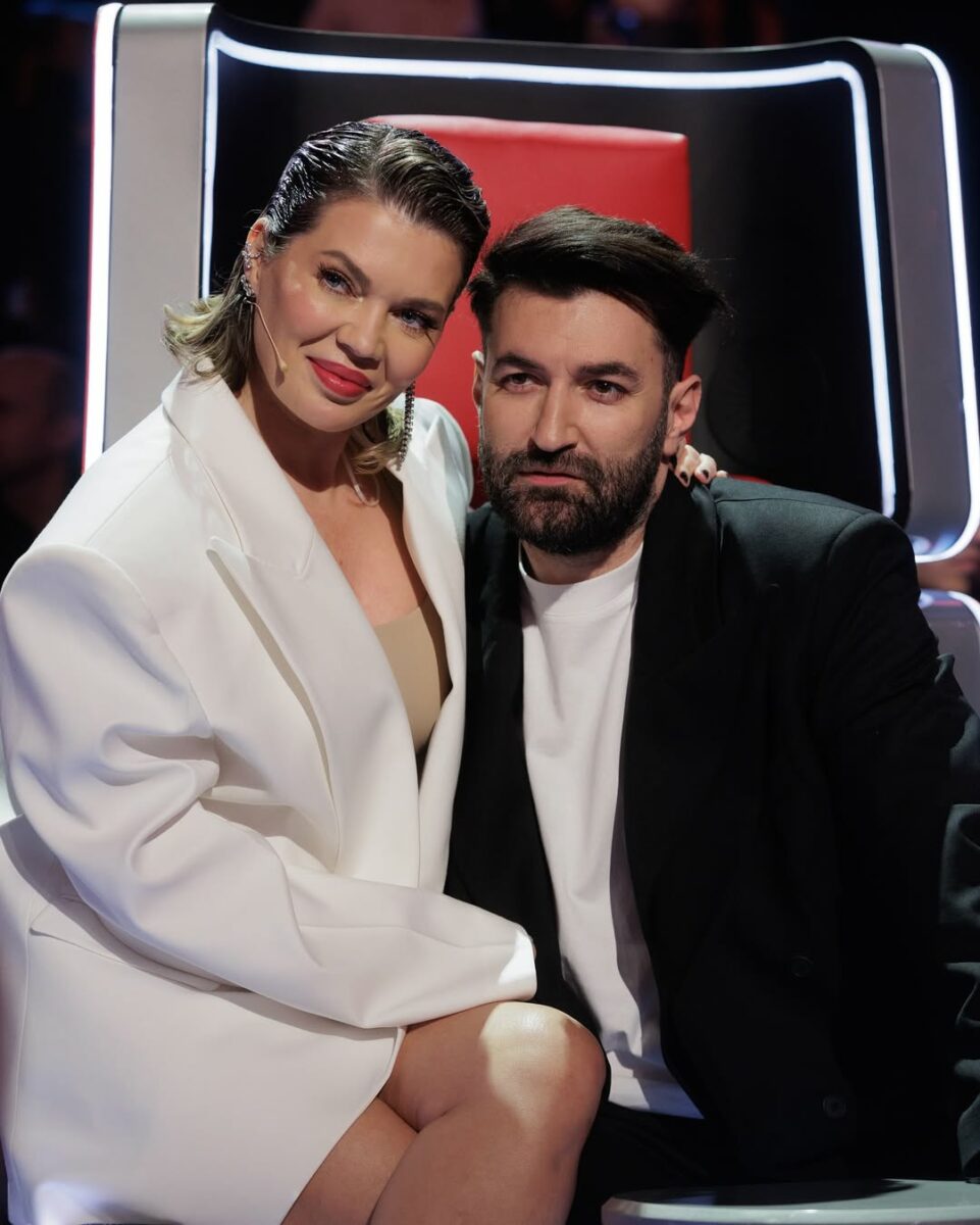 Imagine Stire Tatăl lui Smiley, mai elegant decât artistul! Cum s-a afișat la nunta unde fiul său a fost naș cu Gina Pistol | 2review.ro