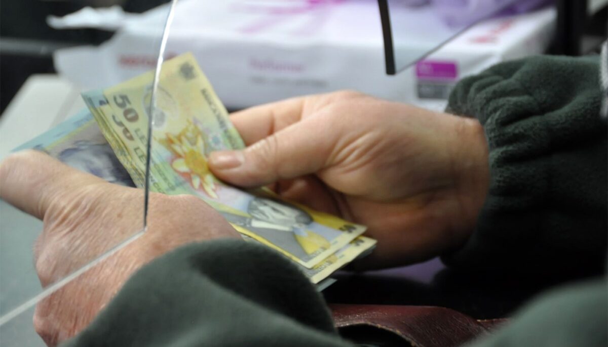 Pensionarii din România care, începând cu 1 ianuarie 2024, vor primi pensii mărite la 3.920 lei