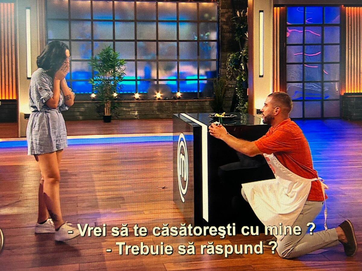 Sebi își cere iubita în căsătorie, în platoul MasterChef. Sursă foto: Voyo