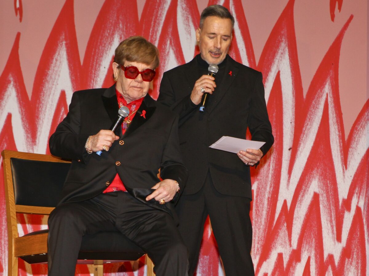Ce vrea Elton John să i se scrie pe piatra funerară? Mesajul emoționant