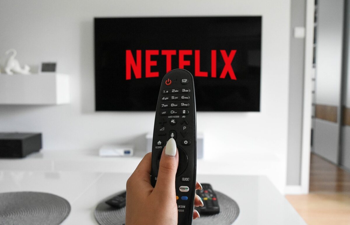 Vești proaste pentru clienții Netflix! Platforma a scumpit abonamentele