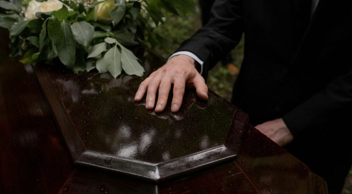 Imagine Stire Măsuri noi de înmormântare în cimitire! Intră în vigoare din 2025 | 2review.ro