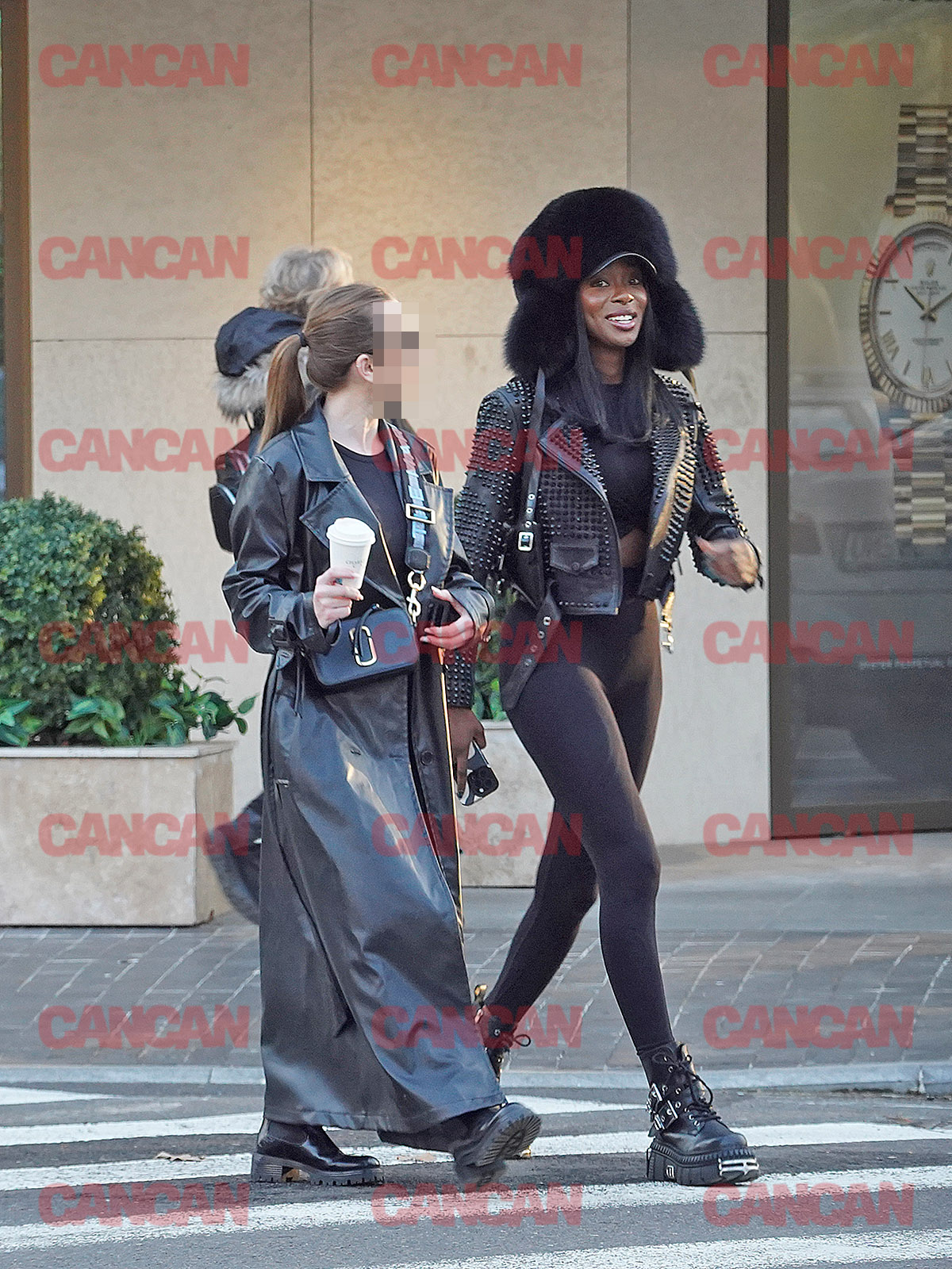 Pe tot parcursul plimbării a râs cu gura până la urechi