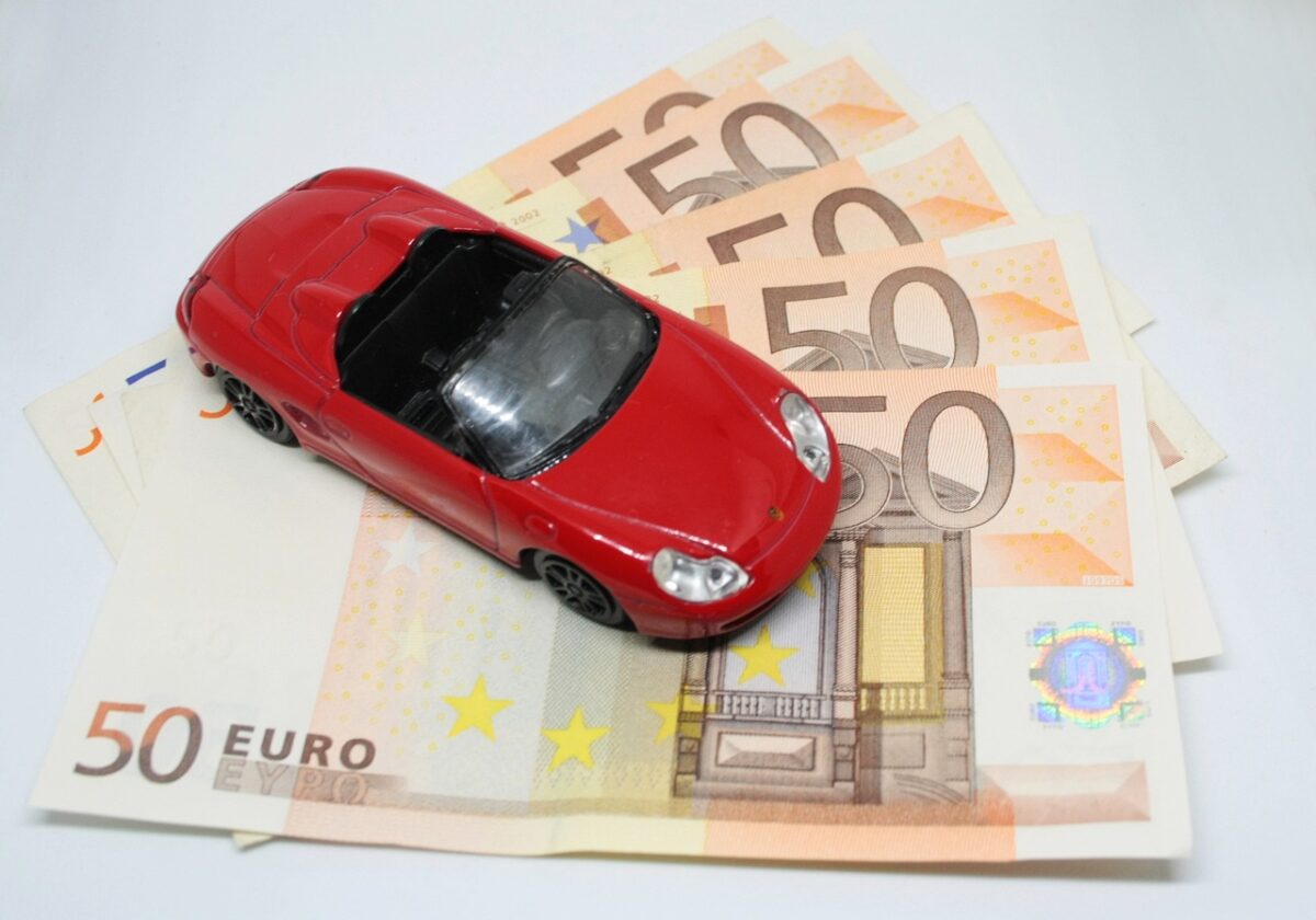 Asigurările RCA au atins cote alarmante în 2025. Cât plătesc românii acum