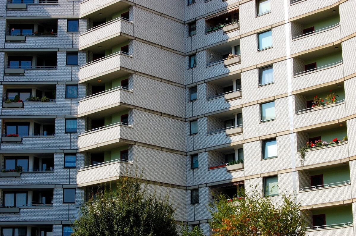 Taxa de lux într-un bloc din Iași! Pentru ce plătesc 510 locatari câte 1,73 lei pe lună