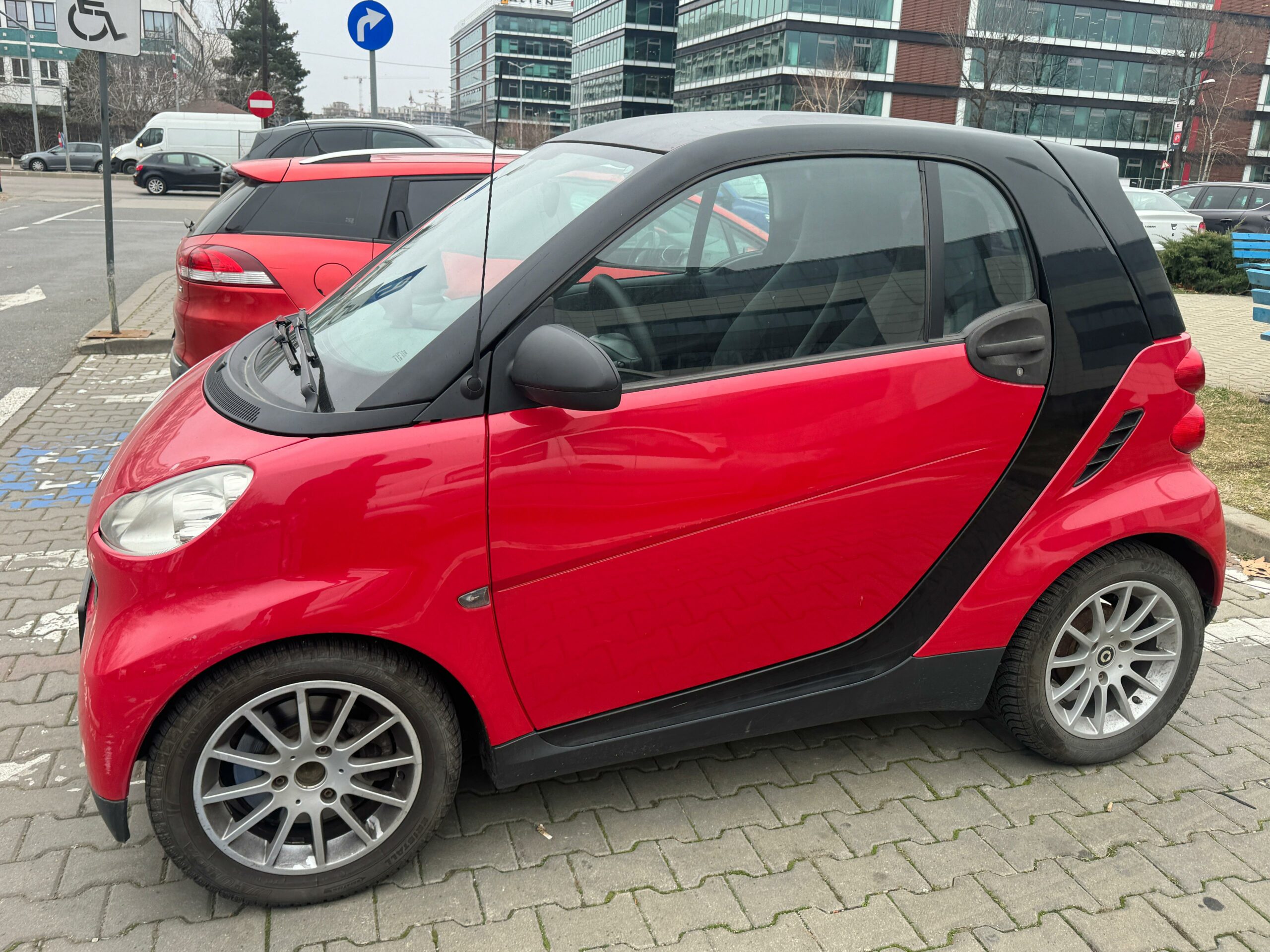 Furia roșie, noua mașină a lui Yamato Zaharia. sursă - arhivă personală