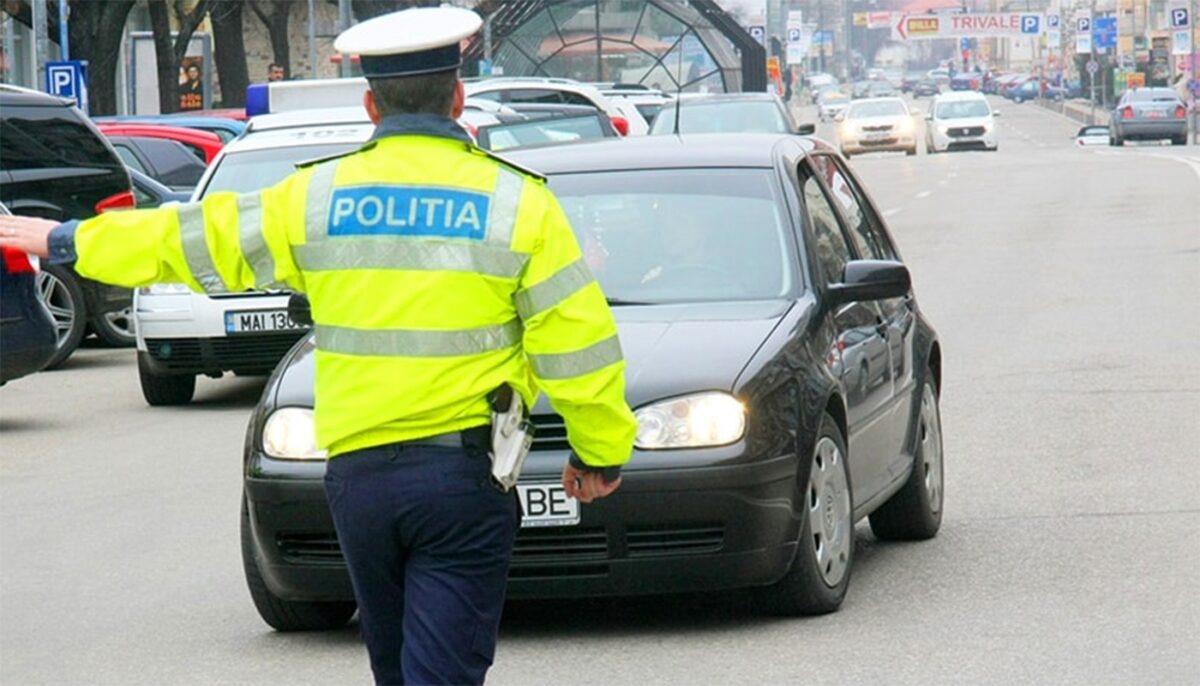Au voie polițiștii rutieri din România să te oprească „fără motiv” în trafic? Ce spune legea în 2025, de fapt