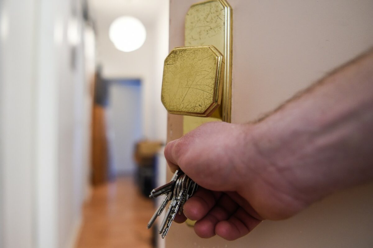 Un român din Germania, uluit total de prețul cerut ca să se mute în chirie: 6.000 de euro. Care e motivul proprietarului