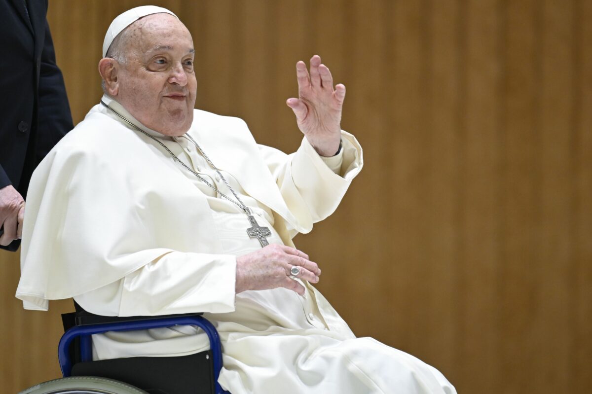 Papa Francisc se teme că nu va supraviețui. Ce se întâmplă în eventualitatea morții sale