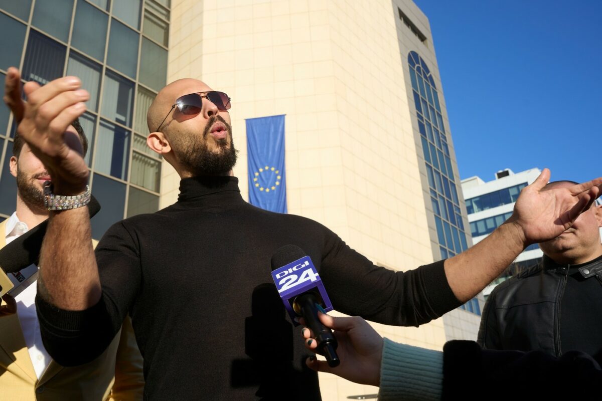 Administrația Trump îi cere României eliminarea restricțiilor impuse fraților Tate. Cum a reacționat Emil Hurezeanu
