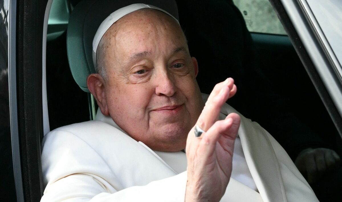 Vaticanul a încălcat o regulă importantă pe care o aveau de secole, din cauza îmbolnăvirii Papei Francisc. Despre ce este vorba
