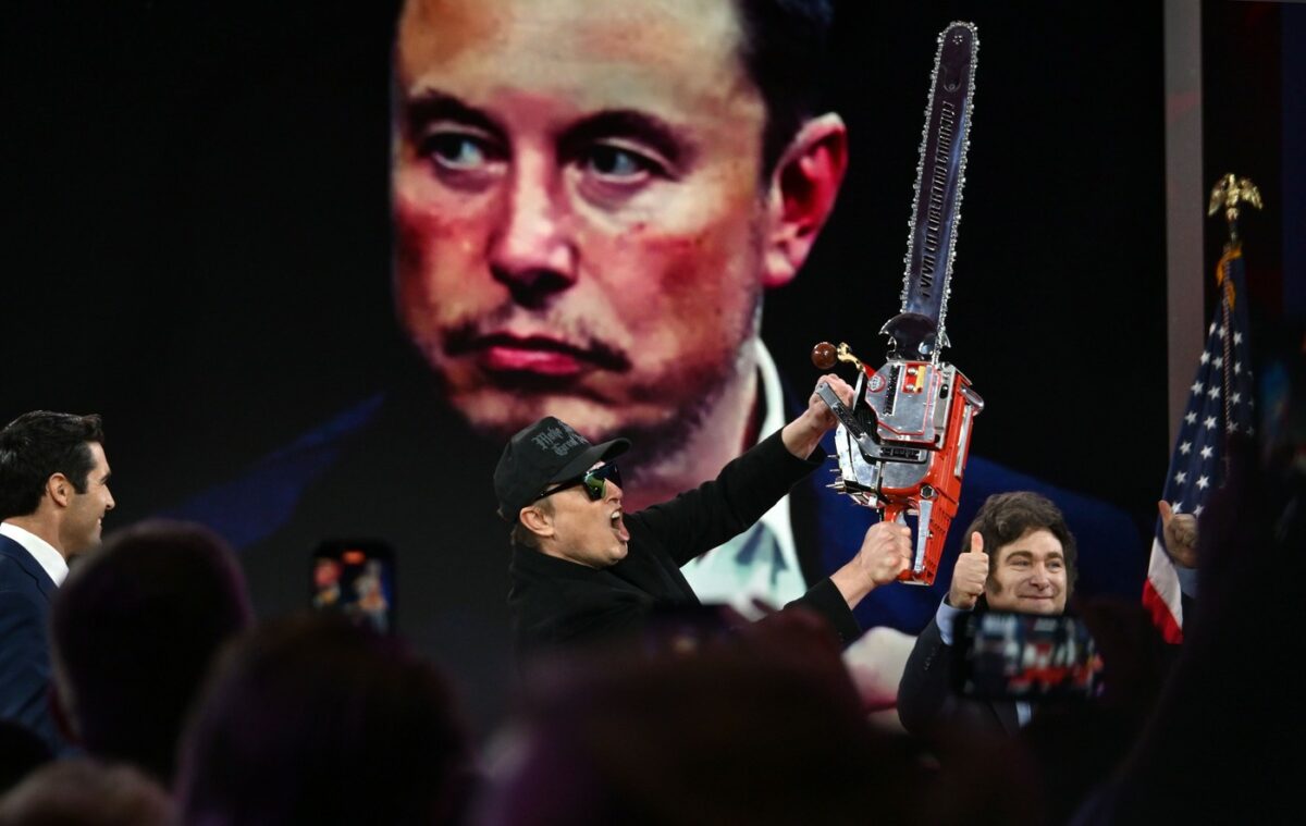 Elon Musk, dat în judecată de mii de oameni din Statele Unite. Cu ce i-a înfuriat miliardarul pe bugetarii din America