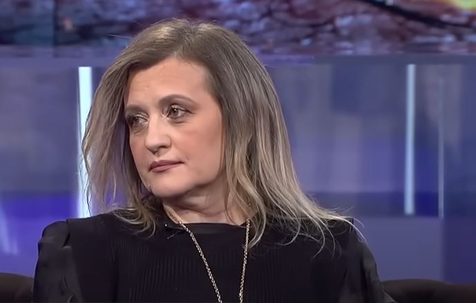 ‘Sosia’ Adrianei Bahmuțeanu rupe tăcerea despre chinurile suferite de jurnalistă, în mariaj: „Să ameninți pe cineva cu pistolul…”
