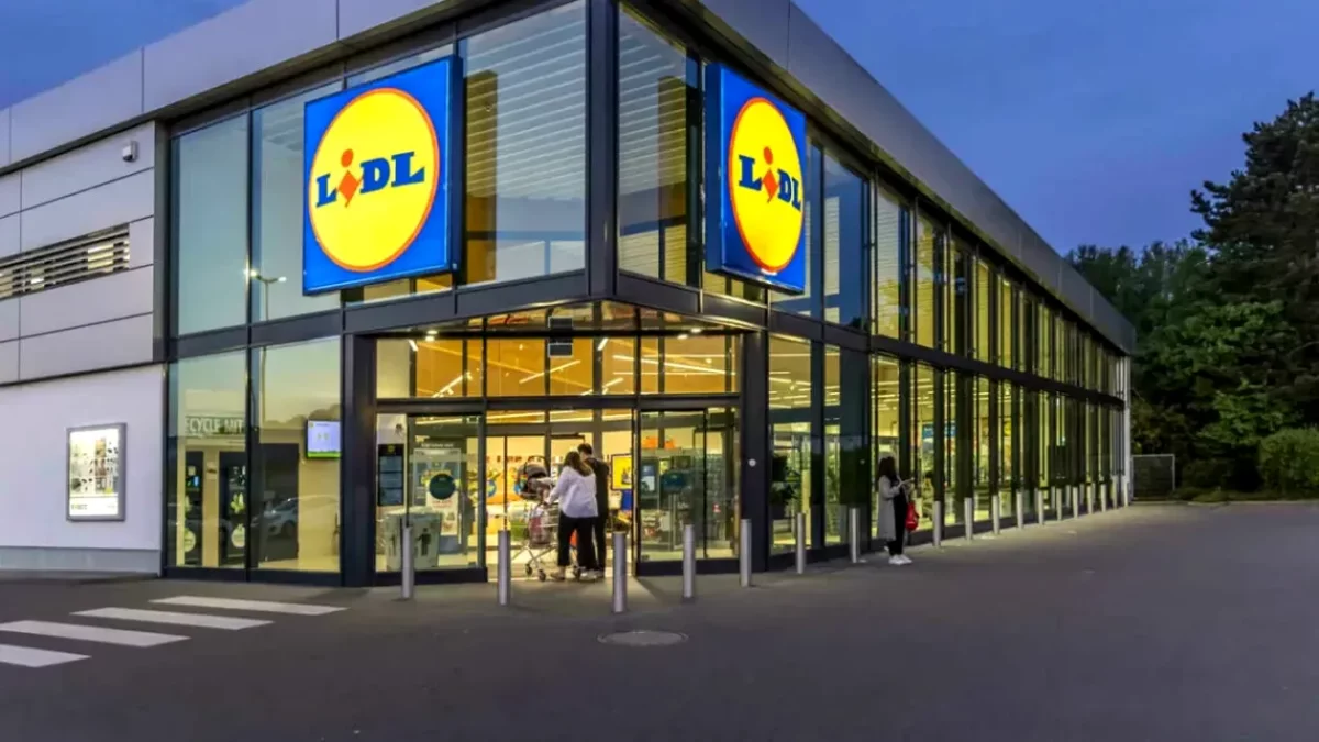 NU E BANC! Ce salariu are un casier Lidl în Capitală. Este plătit suplimentar pentru ore în plus și ia prime de sărbători