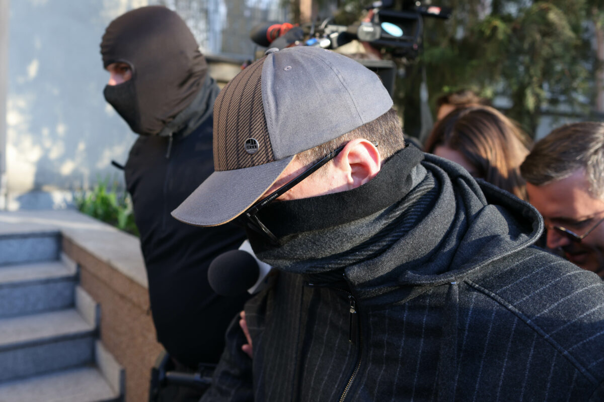 Imagine Stire Bogdan Peșchir, audiat la IGPR! Primele imagini cu omul care ar fi finanțat campania online a lui Călin Georgescu | 2review.ro