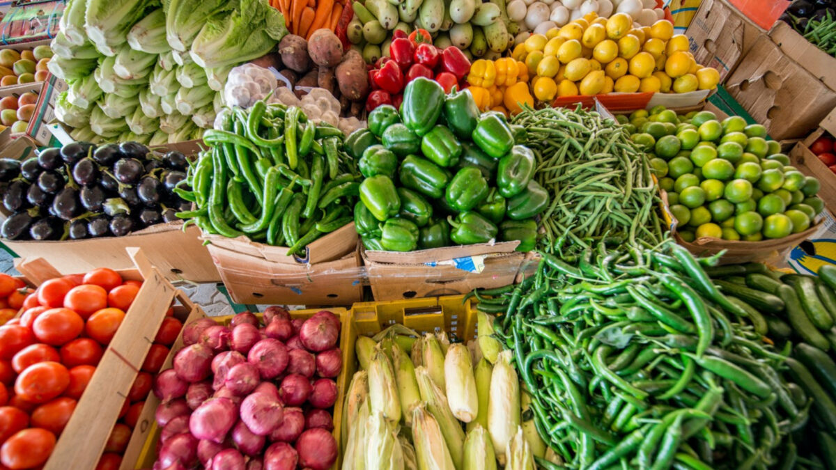 De necrezut! Cât a ajuns să coste un kilogram de spanac la tarabele din piață