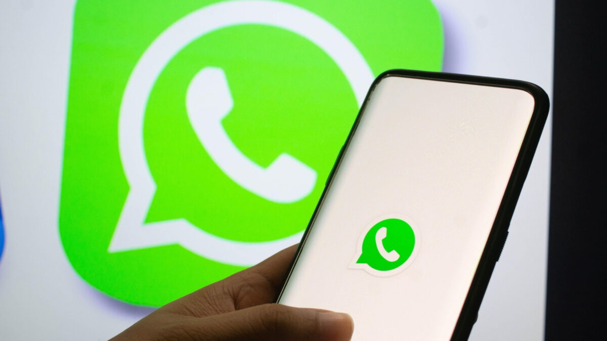 Imagine Stire Noua înșelătorie de pe WhatsApp care te lasă fără bani! Victimele oferă conturile lor fără să știe | 2review.ro