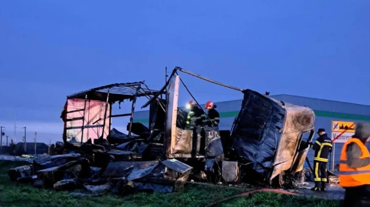 Accident grav în Arad! Două TIR-uri s-au ciocnit violent, iar șoferii nu au avut nicio șansă de supraviețuire