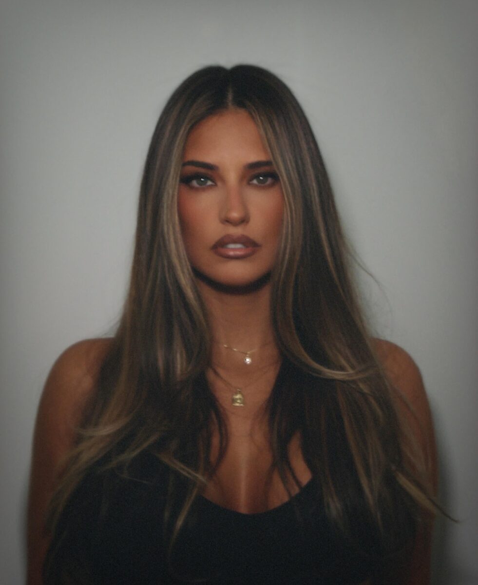 Imagine Stire Ritualul pe care Antonia îl respectă cu sfințenie, pentru o viață liniștită. Obiectele care îi aduc fericire și noroc | 2review.ro