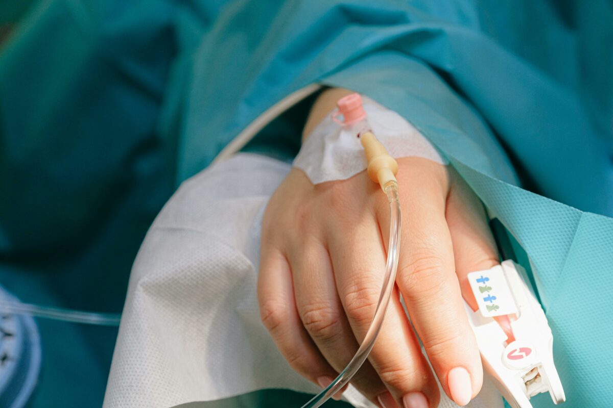O fostă prezentatoare TV a fost internată în spital. Cu ce probleme se confruntă: „Am ajuns pe perfuzii”