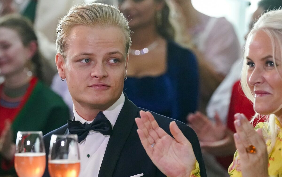 Imagine Stire Scandal de proporții în Familia Regală! O vedetă TV a fost agresată în subsolul castelului | 2review.ro